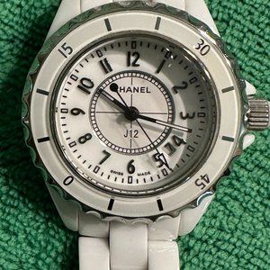 Popular Ceramic J12 fashion watch    Fresh battery. Very nice